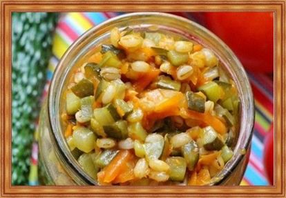 12. Заготовка для рассольника. Продукты: 3 кг переросших огурцов, 1 кг моркови, 1 кг лука, 0,5 л томатной пасты, 250 г сахара, 200 мл масла растительного, 4 ст. л. соли, 500 г варёной перловки, 100 г 9% уксуса. Приготовление: огурцы и морковь натереть на крупной тёрке, лук порезать полукольцами. Смешать в кастрюле огурцы, морковь, лук, томатную пасту, сахар, растительное масло, соль. Варить 40 мин. Через 40 мин добавить варёную перловку, а ещё через 5 мин влить уксус. Разлить всё по стерильным банкам и закатать. 12. Заготовка для рассольника. Продукты: 3 кг переросших огурцов, 1 кг моркови, 1 кг лука, 0,5 л томатной пасты, 250 г сахара, 200 мл масла растительного, 4 ст. л. соли, 500 г варёной перловки, 100 г 9% уксуса. Приготовление: огурцы и морковь натереть на крупной тёрке, лук порезать полукольцами. Смешать в кастрюле огурцы, морковь, лук, томатную пасту, сахар, растительное масло, соль. Варить 40 мин. Через 40 мин добавить варёную перловку, а ещё через 5 мин влить уксус. Разлить всё по стерильным банкам и закатать.