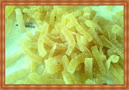 15. Цукаты из переросших огурцов. Продукты: огурцы переросшие, сахар – 0.5 кг, вода – 0,5 л, молотый имбирь и корица – по вкусу. Приготовление: из сахара, пряностей и воды сварить сироп. Огурцы очистить, разрезать на части, удалить середину. Далее нарезать кусочками, опустить в сироп и варить до прозрачности огурцов на медленном огне. Пену нужно снимать. Когда огуречные дольки приобретут прозрачность, переложить их на сито. После чего, когда стек сироп, разложить на тарелки и подсушить в духовке. Перед тем, как убрать на хранение, посыпать цукаты из огурцов сахаром. 15. Цукаты из переросших огурцов. Продукты: огурцы переросшие, сахар – 0.5 кг, вода – 0,5 л, молотый имбирь и корица – по вкусу. Приготовление: из сахара, пряностей и воды сварить сироп. Огурцы очистить, разрезать на части, удалить середину. Далее нарезать кусочками, опустить в сироп и варить до прозрачности огурцов на медленном огне. Пену нужно снимать. Когда огуречные дольки приобретут прозрачность, переложить их на сито. После чего, когда стек сироп, разложить на тарелки и подсушить в духовке. Перед тем, как убрать на хранение, посыпать цукаты из огурцов сахаром.
