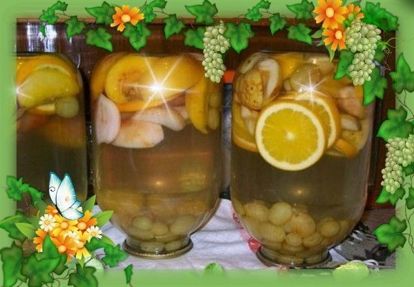 12. Компот из винограда на зиму (с лимоном). Продукты: 3 кг винограда, 750 г сахара, 1 л воды, 1 лимон. Приготовление: Виноград промыть, осторожно отделить от плодоножек, уложить в банки и залить охлажденным сахарным сиропом. В каждую банку сверху положить по ломтику лимона, плотно закрыть и пастеризовать (стерилизовать). Банку объемом 0,5 литров нужно кипятить 20 минут, 1 литр – 25минут и 3-х литровую 40 минут. 12. Компот из винограда на зиму (с лимоном). Продукты: 3 кг винограда, 750 г сахара, 1 л воды, 1 лимон. Приготовление: Виноград промыть, осторожно отделить от плодоножек, уложить в банки и залить охлажденным сахарным сиропом. В каждую банку сверху положить по ломтику лимона, плотно закрыть и пастеризовать (стерилизовать). Банку объемом 0,5 литров нужно кипятить 20 минут, 1 литр – 25минут и 3-х литровую 40 минут.