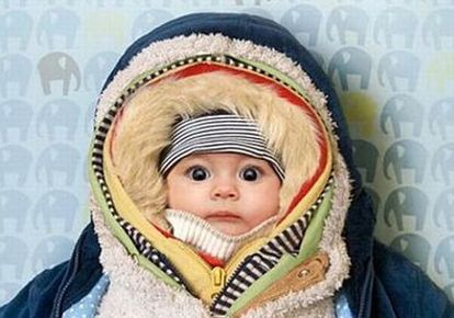 Не кутайте ребенка, одевайте его по погоде. Вспотевший ребенок быстро переохлаждается и заболевает. Не кутайте ребенка, одевайте его по погоде. Вспотевший ребенок быстро переохлаждается и заболевает.