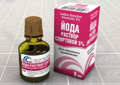 Пятна от йода несколько раз смочить водой, а затем натереть крахмалом. Пятна от йода несколько раз смочить водой, а затем натереть крахмалом.