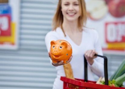 Следите за распродажами. У многих крупных супермаркетов есть специальные мини-газеты, в которых они анонсируют товары предстоящей распродажи. Наша цель — закупить побольше качественных продуктов с длительным сроком хранения за меньшую сумму. Следите за распродажами. У многих крупных супермаркетов есть специальные мини-газеты, в которых они анонсируют товары предстоящей распродажи. Наша цель — закупить побольше качественных продуктов с длительным сроком хранения за меньшую сумму.