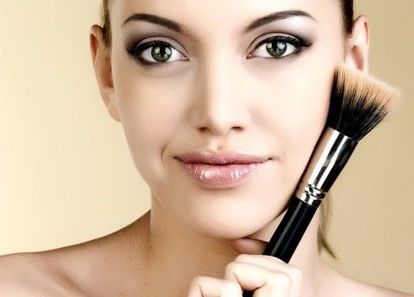 Главный makeup-секрет довольно прост: нужно освоить праймер и консилер. Праймер справится с серым цветом лица и тенями, которые придают лицу усталый вид. А консилер сделает кожу сияющей. Главный makeup-секрет довольно прост: нужно освоить праймер и консилер. Праймер справится с серым цветом лица и тенями, которые придают лицу усталый вид. А консилер сделает кожу сияющей.