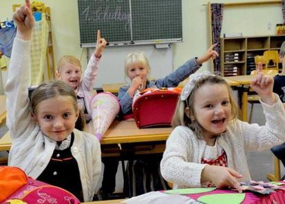 Проявляйте интерес к школе, классу, в котором учится ваш ребёнок. Очень полезно ребенка просто послушать. Проявляйте интерес к школе, классу, в котором учится ваш ребёнок. Очень полезно ребенка просто послушать.