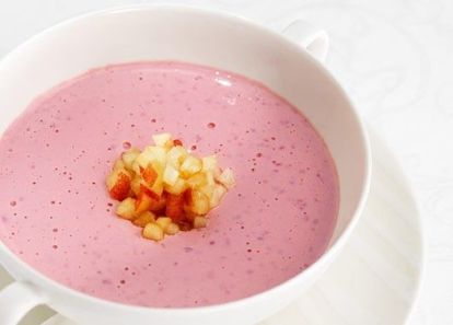 15. Мусс. Творог 400 г, Сливы 200 г, замороженная вишня 400 г, яйцо куриное 4 шт., мед 2 ст.л. Разбить в блендер яйца, добавить мед и смешать их в однородную светлую массу, добавить нежирный творог и продолжать взбивать. Затем добавить мороженую вишню без косточек и опять размешать все до однородности. Разлить по формочкам и поставить в холодильник. 15. Мусс. Творог 400 г, Сливы 200 г, замороженная вишня 400 г, яйцо куриное 4 шт., мед 2 ст.л. Разбить в блендер яйца, добавить мед и смешать их в однородную светлую массу, добавить нежирный творог и продолжать взбивать. Затем добавить мороженую вишню без косточек и опять размешать все до однородности. Разлить по формочкам и поставить в холодильник.
