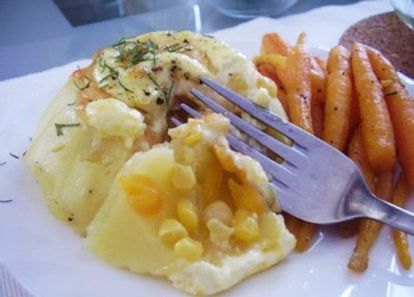 8. Патиссоны с кукурузой. Патиссоны очистить, срезать макушки, выбрать семена, бланшировать в воде. Остудить, нафаршировать начинкой из обжаренного лука с морковью и консервированной кукурузой. Залить сметаной, запечь, посыпать сыром. 8. Патиссоны с кукурузой. Патиссоны очистить, срезать макушки, выбрать семена, бланшировать в воде. Остудить, нафаршировать начинкой из обжаренного лука с морковью и консервированной кукурузой. Залить сметаной, запечь, посыпать сыром.