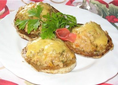 9. Патиссоны с фаршем и овсянкой. Патиссоны разрезать пополам вдоль. Смазать оливковым или сливочным маслом внутри и снаружи, слегка натереть солью. Выложить на противень и запечь. Измельчить лук и морковь, обжарить. Добавить к фаршу и овсяным хлопьям. Нафаршировать запеченные патиссоны. Запекать 35 минут, посыпать тертым сыром. 9. Патиссоны с фаршем и овсянкой. Патиссоны разрезать пополам вдоль. Смазать оливковым или сливочным маслом внутри и снаружи, слегка натереть солью. Выложить на противень и запечь. Измельчить лук и морковь, обжарить. Добавить к фаршу и овсяным хлопьям. Нафаршировать запеченные патиссоны. Запекать 35 минут, посыпать тертым сыром.