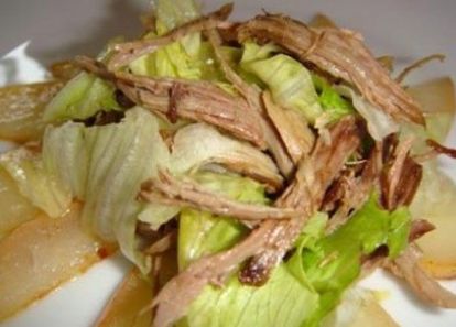 Теплый салат. Салатные листья - 100г, мясо птицы - 150г , груша - 1шт., растительное масло - 1ч.л., цедра лимона - 1/3 ч.л., специи, сливочное масло, соль, перец. Нарезать грушу и отварное мясо. Грушу обжарить в масле, выложить на тарелку. Сверху выложить салатные листья и мясо. Посолить, поперчить, посыпать цедрой и полить растительным маслом. Теплый салат. Салатные листья - 100г, мясо птицы - 150г , груша - 1шт., растительное масло - 1ч.л., цедра лимона - 1/3 ч.л., специи, сливочное масло, соль, перец. Нарезать грушу и отварное мясо. Грушу обжарить в масле, выложить на тарелку. Сверху выложить салатные листья и мясо. Посолить, поперчить, посыпать цедрой и полить растительным маслом.
