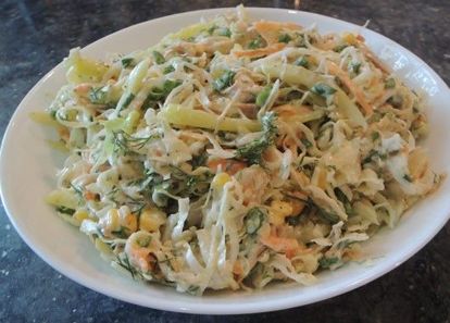 12. Салат с капустой. Нашинковать капусту и морковь, добавить куриное филе, порванное на волокна, консервированную кукурузу и зелень. Заправить майонезом. 12. Салат с капустой. Нашинковать капусту и морковь, добавить куриное филе, порванное на волокна, консервированную кукурузу и зелень. Заправить майонезом.