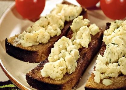 7. Картофельная закуска. Отварной картофель размять толкушкой, добавив измельченный чеснок и укроп. Перемешать с растительным маслом и соком лайма. Подавать на гренках. 7. Картофельная закуска. Отварной картофель размять толкушкой, добавив измельченный чеснок и укроп. Перемешать с растительным маслом и соком лайма. Подавать на гренках.