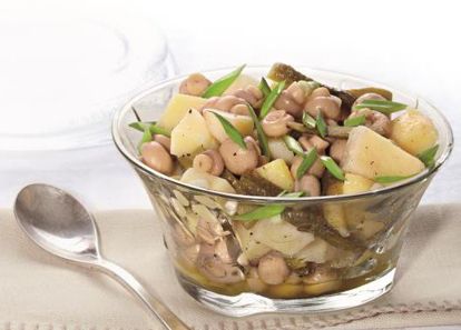6. Салат с шампиньонами. Корнишоны, маринованные шампиньоны и картофель нарезать. Заправить растительным маслом, посыпать зеленым луком. 6. Салат с шампиньонами. Корнишоны, маринованные шампиньоны и картофель нарезать. Заправить растительным маслом, посыпать зеленым луком.