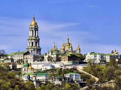 Киев (Украина). На фото – Киево-Печёрская лавра. Находится она на правом берегу Днепра. Место с многовековой историей… Да и вообще, куда же без «матери городов русских»?! Кстати, в Киеве у меня много родственников. Правда, общаться они не хотят. Но, значит, так тому и быть… Киев (Украина). На фото – Киево-Печёрская лавра. Находится она на правом берегу Днепра. Место с многовековой историей… Да и вообще, куда же без «матери городов русских»?! Кстати, в Киеве у меня много родственников. Правда, общаться они не хотят. Но, значит, так тому и быть…