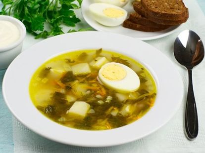В картофельный суп овощи, содержащие кислоту (щавель, солёные огурцы и др.), нужно пускать в самом конце варки, иначе картофель станет жёстким. В картофельный суп овощи, содержащие кислоту (щавель, солёные огурцы и др.), нужно пускать в самом конце варки, иначе картофель станет жёстким.