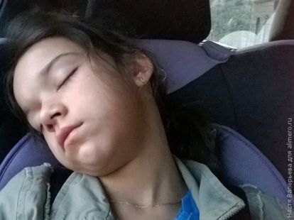 так дорога летит незаметней так дорога летит незаметней