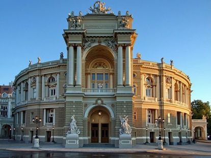 Одесса (Украина). На фото - Одесский национальный академический театр оперы и балета. Это его упоминает Пушкин в своём романе «Евгений Онегин». Мне близок одесский юмор. Хочется погулять по улочкам… А пока довольствуюсь тем, что пересматриваю 8-серийный фильм А.Котта, основанный на реальных событиях, с моим любимым Алексеем Серебряковым в главной роли. Одесса (Украина). На фото - Одесский национальный академический театр оперы и балета. Это его упоминает Пушкин в своём романе «Евгений Онегин». Мне близок одесский юмор. Хочется погулять по улочкам… А пока довольствуюсь тем, что пересматриваю 8-серийный фильм А.Котта, основанный на реальных событиях, с моим любимым Алексеем Серебряковым в главной роли.