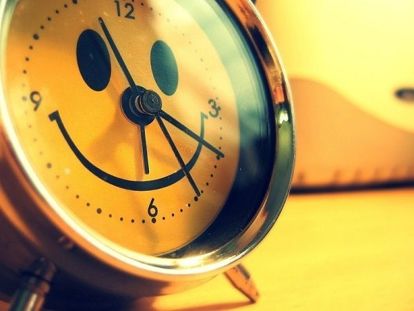 Миф №12: есть после 18:00 нельзя. Факт: достаточно не есть за 3 часа до сна. К тому же, если ваш ужин состоит из правильных продуктов, которые ускоряют обмен веществ – вам не грозит ожирение. Диетологи также рекомендуют не делать перерывы между ужином и завтраком больше 12 часов. Миф №12: есть после 18:00 нельзя. Факт: достаточно не есть за 3 часа до сна. К тому же, если ваш ужин состоит из правильных продуктов, которые ускоряют обмен веществ – вам не грозит ожирение. Диетологи также рекомендуют не делать перерывы между ужином и завтраком больше 12 часов.