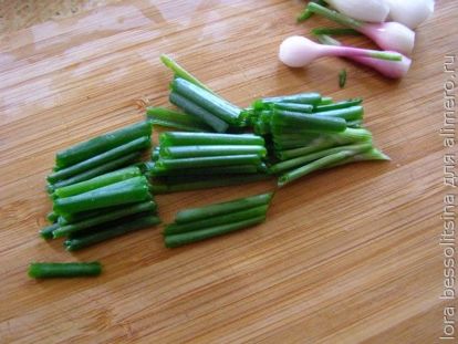 салат с семгой, лук зеленый