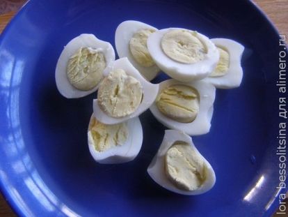 салат, перепелиные яйца