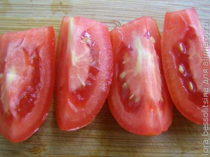 томатный сок, четвертинки помидор