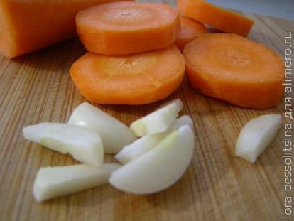 гороховое пюре, морковь и чеснок