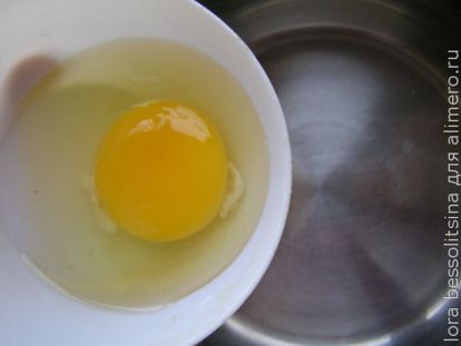 выльем яйцо в кипяток