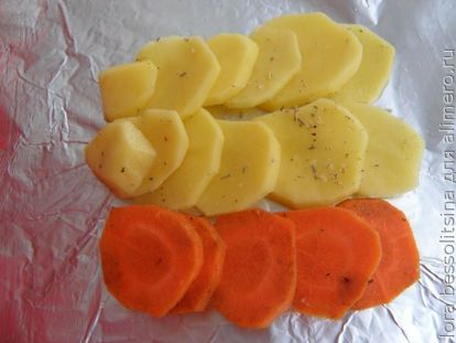 картошка и морковь на фольге