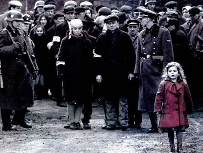 «Список Шиндлера». 1939 год, Польша. Оскар Шиндлер, немецкий бизнесмен, владеющий фабрикой по изготовлению эмалированных изделий, пытается спасти от смерти как можно больше польских евреев. «Список Шиндлера». 1939 год, Польша. Оскар Шиндлер, немецкий бизнесмен, владеющий фабрикой по изготовлению эмалированных изделий, пытается спасти от смерти как можно больше польских евреев.