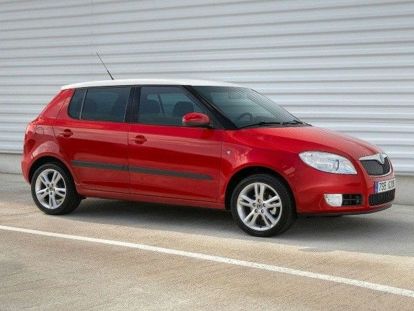 14 место. Skoda Fabia теперь стала немного похожа на легендарный Мini Cooper. У нее мягкие округлые черты кузова, без всякого намека на агрессию. Ощущение женственности усиливается и в салоне. 14 место. Skoda Fabia теперь стала немного похожа на легендарный Мini Cooper. У нее мягкие округлые черты кузова, без всякого намека на агрессию. Ощущение женственности усиливается и в салоне.