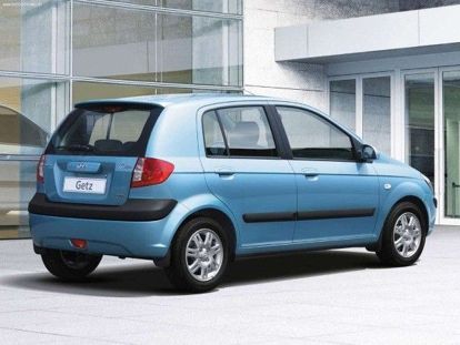 12 место. Hyundai Getz завоевал сердца многих тысяч девушек. Он компактен и надежен, небольшой снаружи, но достаточно просторный внутри. 12 место. Hyundai Getz завоевал сердца многих тысяч девушек. Он компактен и надежен, небольшой снаружи, но достаточно просторный внутри.