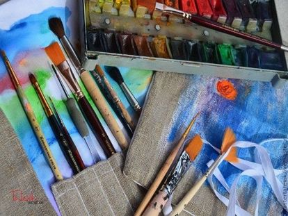 9. Освежить художественные кисти. Чтобы убрать застарелую краску, нужно положить кисти в жаропрочную емкость с уксусом и оставить на час. Затем емкость поставить на плиту и на медленном огне довести уксус до кипения. После этого кисти промыть в чистой воде и высушить. 9. Освежить художественные кисти. Чтобы убрать застарелую краску, нужно положить кисти в жаропрочную емкость с уксусом и оставить на час. Затем емкость поставить на плиту и на медленном огне довести уксус до кипения. После этого кисти промыть в чистой воде и высушить.