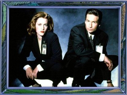 Секретные материалы. США. 1993 - 2002. Специальному агенту Дане Скалли, доктору и преподавателю академии ФБР в Вирджинии, поручают работу в паре с агентом Фоксом Малдером над проектом «Секретные материалы» — архивом таинственных, нерешенных дел ФБР, которые зачастую связаны с паранормальными явлениями: случаями вампиризма и оборотничества, нападением генетических мутантов, свидетельствами о похищении людей пришельцами… Секретные материалы. США. 1993 - 2002. Специальному агенту Дане Скалли, доктору и преподавателю академии ФБР в Вирджинии, поручают работу в паре с агентом Фоксом Малдером над проектом «Секретные материалы» — архивом таинственных, нерешенных дел ФБР, которые зачастую связаны с паранормальными явлениями: случаями вампиризма и оборотничества, нападением генетических мутантов, свидетельствами о похищении людей пришельцами…