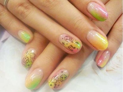 Маникюр на коротких ногтях может быть с бесцветным лаком, однотонным и матовым. Неплохо смотрятся и различные рисунки на коротких ногтях, градиент и даже лепка. Маникюр на коротких ногтях может быть с бесцветным лаком, однотонным и матовым. Неплохо смотрятся и различные рисунки на коротких ногтях, градиент и даже лепка.