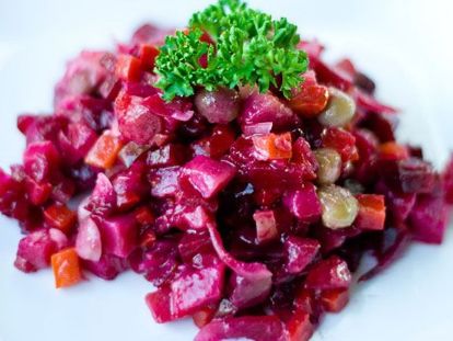 Винегрет приобретет тонкий и приятный вкус, если влить в него 1 ст.л. молока и добавить 1 ч.л. сахара. Винегрет приобретет тонкий и приятный вкус, если влить в него 1 ст.л. молока и добавить 1 ч.л. сахара.
