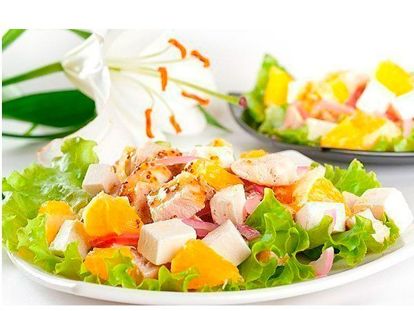 Если у вас есть отварной кусочек куриной грудки, то вы можете приготовить вкусный и полезный салат к ужину за считанные минуты. Для этого следует нарезать ломтиками мясо, добавить маринованный красный лук, дольки апельсина и заправить несколькими каплями оливкового масла. Можно добавить ломтики сыра. Если у вас есть отварной кусочек куриной грудки, то вы можете приготовить вкусный и полезный салат к ужину за считанные минуты. Для этого следует нарезать ломтиками мясо, добавить маринованный красный лук, дольки апельсина и заправить несколькими каплями оливкового масла. Можно добавить ломтики сыра.