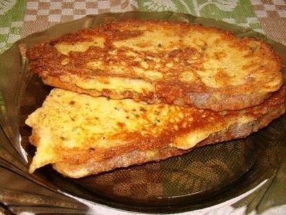 9. Гренки. Если с блинами вы по какой-то причине не успеваете, а порадовать ребенка хочется, то предложите ему гренки, тем более, что готовятся они очень просто: в смесь яйца, молока и сахара нужно опустить ломтики батона и обжарить с 2 сторон. 9. Гренки. Если с блинами вы по какой-то причине не успеваете, а порадовать ребенка хочется, то предложите ему гренки, тем более, что готовятся они очень просто: в смесь яйца, молока и сахара нужно опустить ломтики батона и обжарить с 2 сторон.