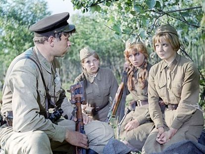 «А зори здесь тихие». СССР, 1972. В главных ролях: Андрей Мартынов, Ольга Остроумова, Ирина Долганова, Елена Драпеко, Ирина Шевчук, Екатерина Маркова. Фильм снят по одноимённой повести Бориса Васильева режиссёром Станиславом Ростоцким. Тот случай, когда фильм не уступает книге. Без слёз не могу ни смотреть, ни читать… «А зори здесь тихие». СССР, 1972. В главных ролях: Андрей Мартынов, Ольга Остроумова, Ирина Долганова, Елена Драпеко, Ирина Шевчук, Екатерина Маркова. Фильм снят по одноимённой повести Бориса Васильева режиссёром Станиславом Ростоцким. Тот случай, когда фильм не уступает книге. Без слёз не могу ни смотреть, ни читать…
