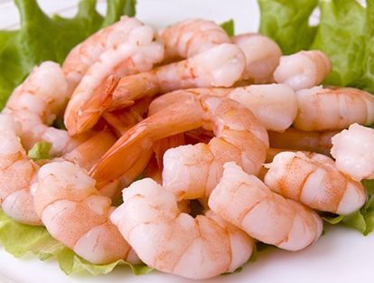 Креветки. Их калорийность: 80-100 ккал. В мясе креветок содержатся кальций, цинк, йод, жирная кислота Омега-3, сера, калий, цинк. Креветки. Их калорийность: 80-100 ккал. В мясе креветок содержатся кальций, цинк, йод, жирная кислота Омега-3, сера, калий, цинк.