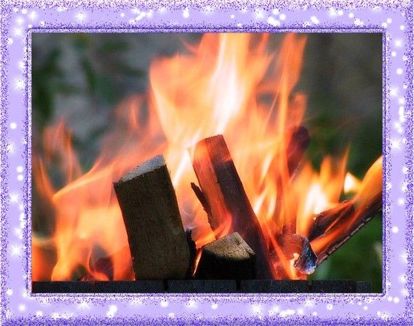 7. «Дрова». Сухая цедра лимона отлично горит. Ее можно использовать вместо бумаги для растопки камина или розжига костра. 7. «Дрова». Сухая цедра лимона отлично горит. Ее можно использовать вместо бумаги для растопки камина или розжига костра.