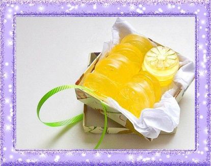 13. Форма для самодельного мыла. Лимон станет отличной формочкой для изготовления домашнего мыла, которому он придаст приятный жёлтый цвет и запах. 13. Форма для самодельного мыла. Лимон станет отличной формочкой для изготовления домашнего мыла, которому он придаст приятный жёлтый цвет и запах.