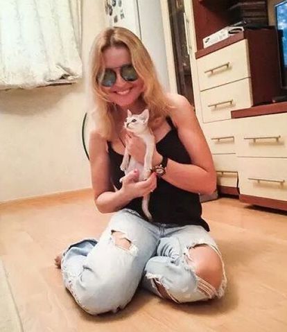 У Анжелики Варум сбылось давнишнее желание завести дома кошку. Она остановила свой выбор на породе Сингапура. А зовут нового питомца Агути. У Анжелики Варум сбылось давнишнее желание завести дома кошку. Она остановила свой выбор на породе Сингапура. А зовут нового питомца Агути.