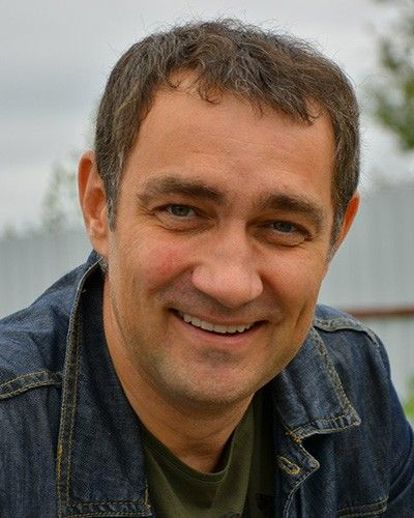 Константин Юшкевич. Родился 14 сентября 1969 года. Получил премию *Кинотавр* за лучшую мужскую роль в трагикомедии *Упражнения в прекрасном*. Кстати, в этом фильме он выступает не только как актёр, но ещё и как сценарист и продюсер. В двух словах я бы его охарактеризовала так: цельная личность! Константин Юшкевич. Родился 14 сентября 1969 года. Получил премию *Кинотавр* за лучшую мужскую роль в трагикомедии *Упражнения в прекрасном*. Кстати, в этом фильме он выступает не только как актёр, но ещё и как сценарист и продюсер. В двух словах я бы его охарактеризовала так: цельная личность!