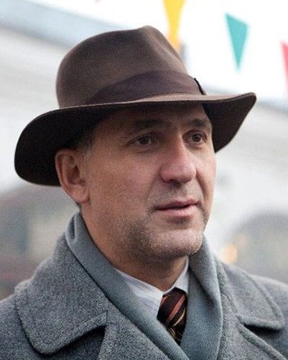 Сергей Пускепалис. Родился 15 апреля 1966 года в Курске. Его отец по национальности литовец, а мать - болгарка. Очень яркий актёр со своей харизмой. Мне нравятся его роли в фильмах *Метро*, *Как я провёл этим летом*, *Скоро весна*, *Крик совы* и других. Сергей Пускепалис. Родился 15 апреля 1966 года в Курске. Его отец по национальности литовец, а мать - болгарка. Очень яркий актёр со своей харизмой. Мне нравятся его роли в фильмах *Метро*, *Как я провёл этим летом*, *Скоро весна*, *Крик совы* и других.