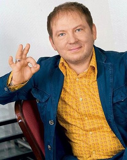 Андрей Федорцов. Родился 13 августа 1968 года. Обожаю фильм *Каминный гость*, где в главных ролях он и моя любимая Мария Шукшина. Ну, а его героя Жбанова и сосиски *Дерзновенные* из фильма *О любви в любую погоду* забыть просто невозможно!)) Андрей Федорцов. Родился 13 августа 1968 года. Обожаю фильм *Каминный гость*, где в главных ролях он и моя любимая Мария Шукшина. Ну, а его героя Жбанова и сосиски *Дерзновенные* из фильма *О любви в любую погоду* забыть просто невозможно!))