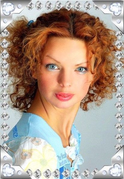 Дочь легендарного музыканта Бориса Гребенщикова, Алиса, человек непростой. Она весьма резка и раздражительна, но в то же время в ней есть какая-то неуловимая грусть. Ее внешность далека от стандартов красоты, но ее артистизм, трудолюбие и потрясающее обаяние привлекают зрителя. И это самое главное. Дочь легендарного музыканта Бориса Гребенщикова, Алиса, человек непростой. Она весьма резка и раздражительна, но в то же время в ней есть какая-то неуловимая грусть. Ее внешность далека от стандартов красоты, но ее артистизм, трудолюбие и потрясающее обаяние привлекают зрителя. И это самое главное.