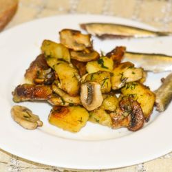 Картошка с грибами в сковороде из дисковой бороны