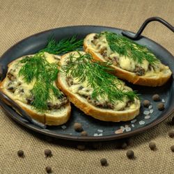 Горячие бутерброды с грибами и сыром - готовим вкусно