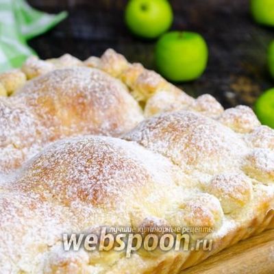 Пирог с половинками яблок