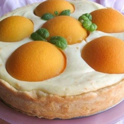 Творожный пирог с консервированными персиками