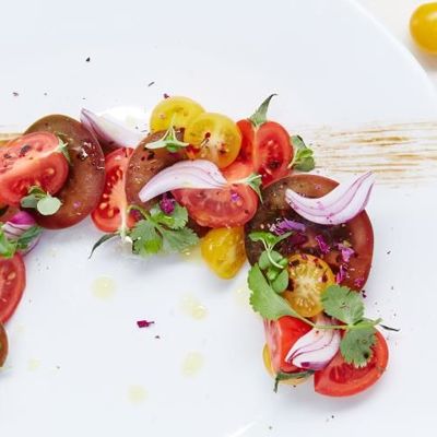 Салат из ассорти помидоров с красным луком от Михаила Кукленко