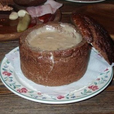 Грибной суп в бородинском хлебе